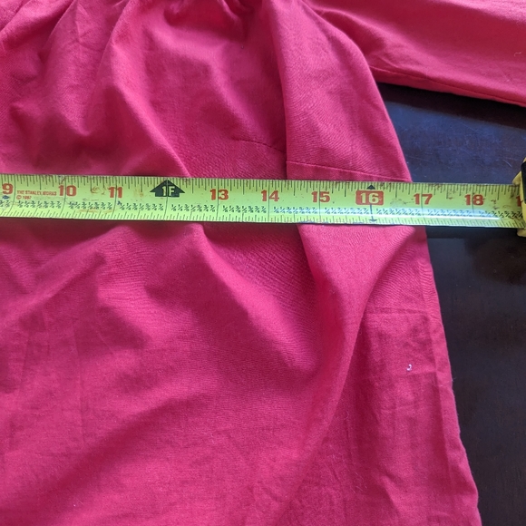 Off or on the shoulder red top. Sexy and lightweight. Size 2-6 - Picture 3 of 7